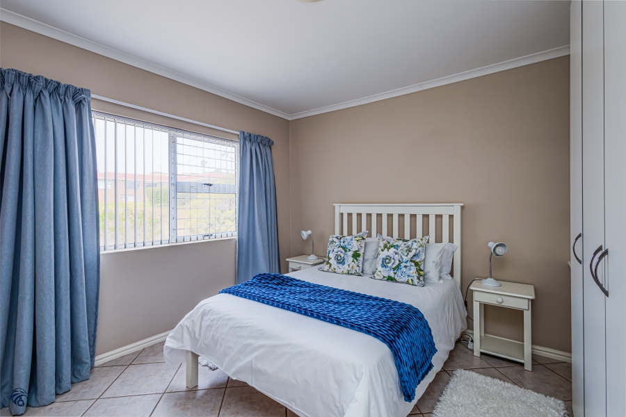6 Bedroom Property for Sale in Middedorp Western Cape
